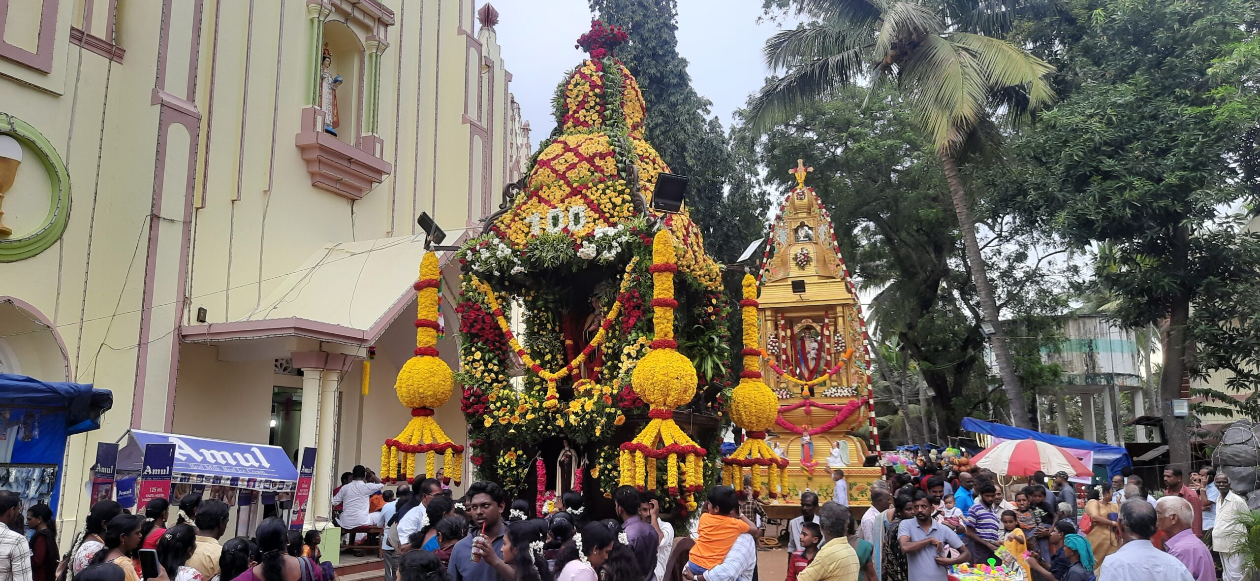 கண்டன்விளை குழந்தை இயேசுவின் புனித தெரேசா ஆலய 10 ம் திருவிழா தேர்பவனி கோலாகலம்