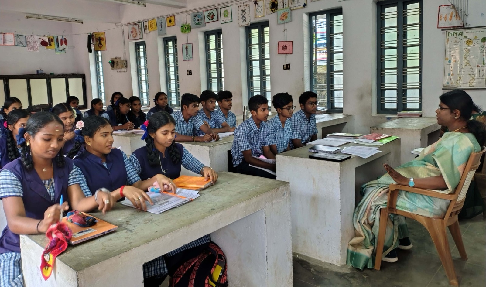 அரசு பள்ளியை மாவட்ட ஆட்சியாளர் அழகுமீனா ஆய்வு