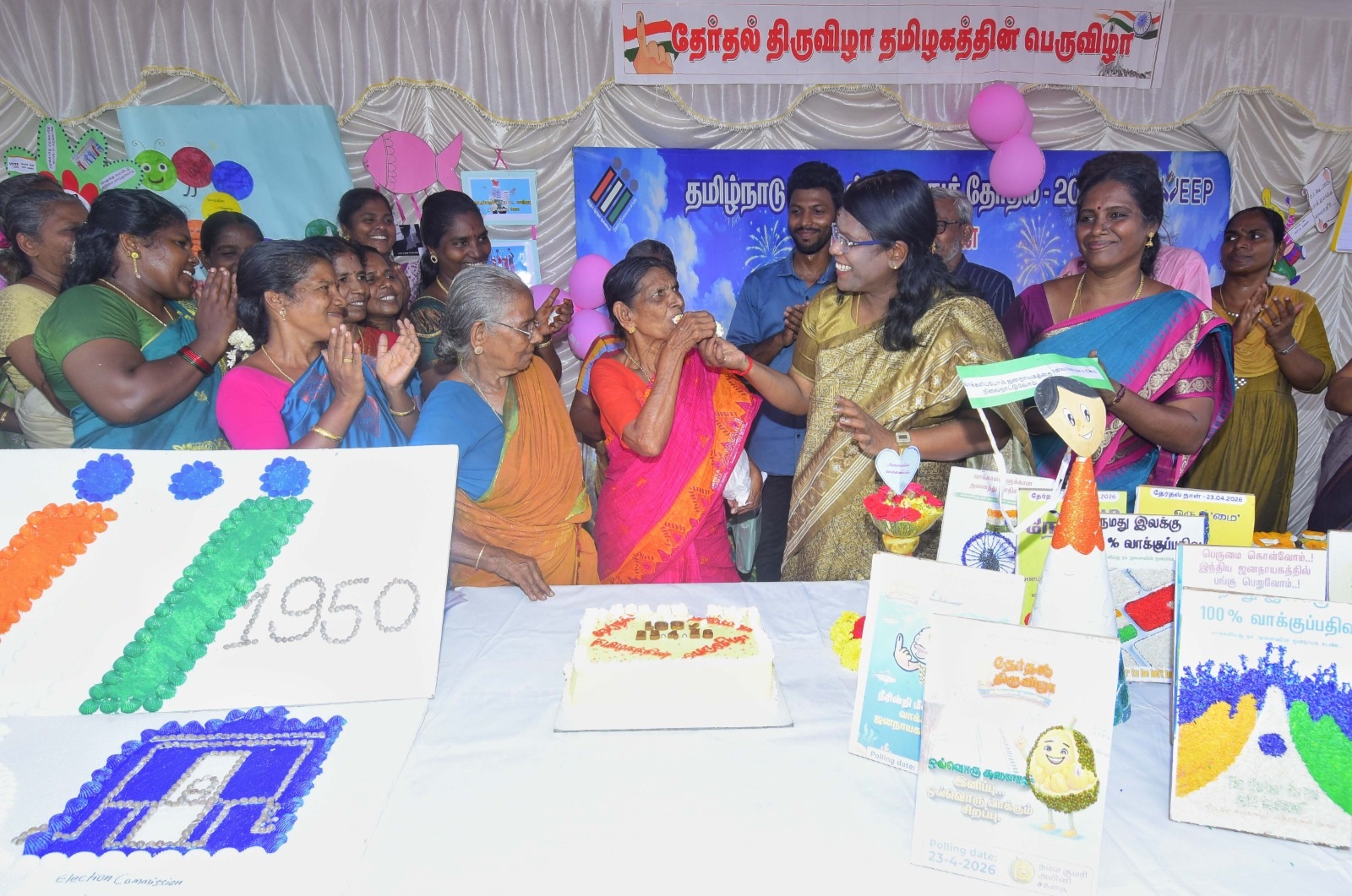 இயற்கை பொருட்களை கொண்டு தேர்தல் விழிப்புணர்வு