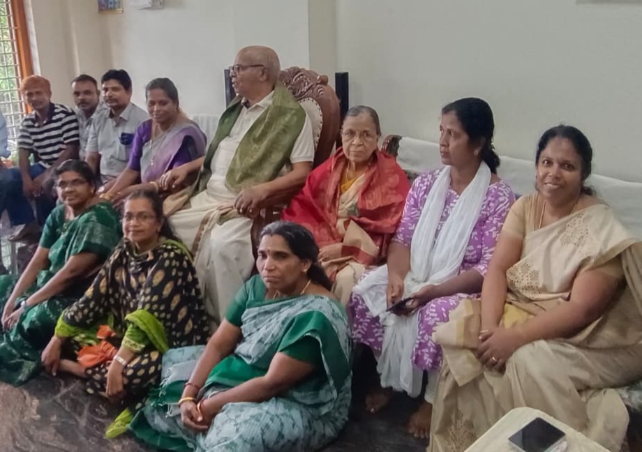 34 ஆண்டுகளுக்கு பிறகு சந்திப்பு